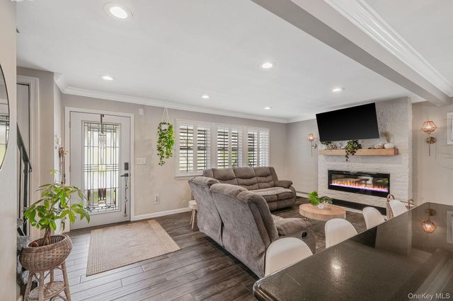 1 Hooper Court, Port Jefferson Station, NY 11776