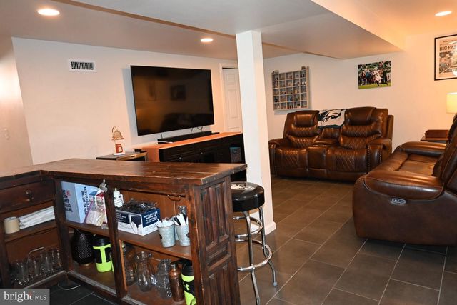 1012 EDGEWOOD DR, Springfield, PA 19064