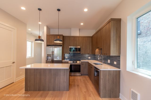 6852 S Langley Avenue, Chicago, IL 60637