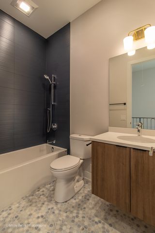 6852 S Langley Avenue, Chicago, IL 60637