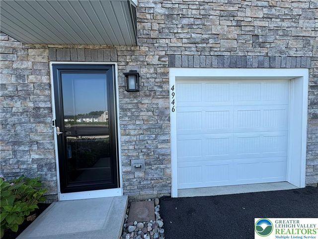 4946 Brookside Court, Upper Saucon Twp, PA 18036