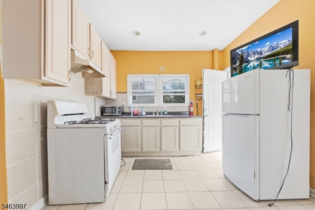174 Chapman St, City Of Orange Twp., NJ 07050 — photo 4