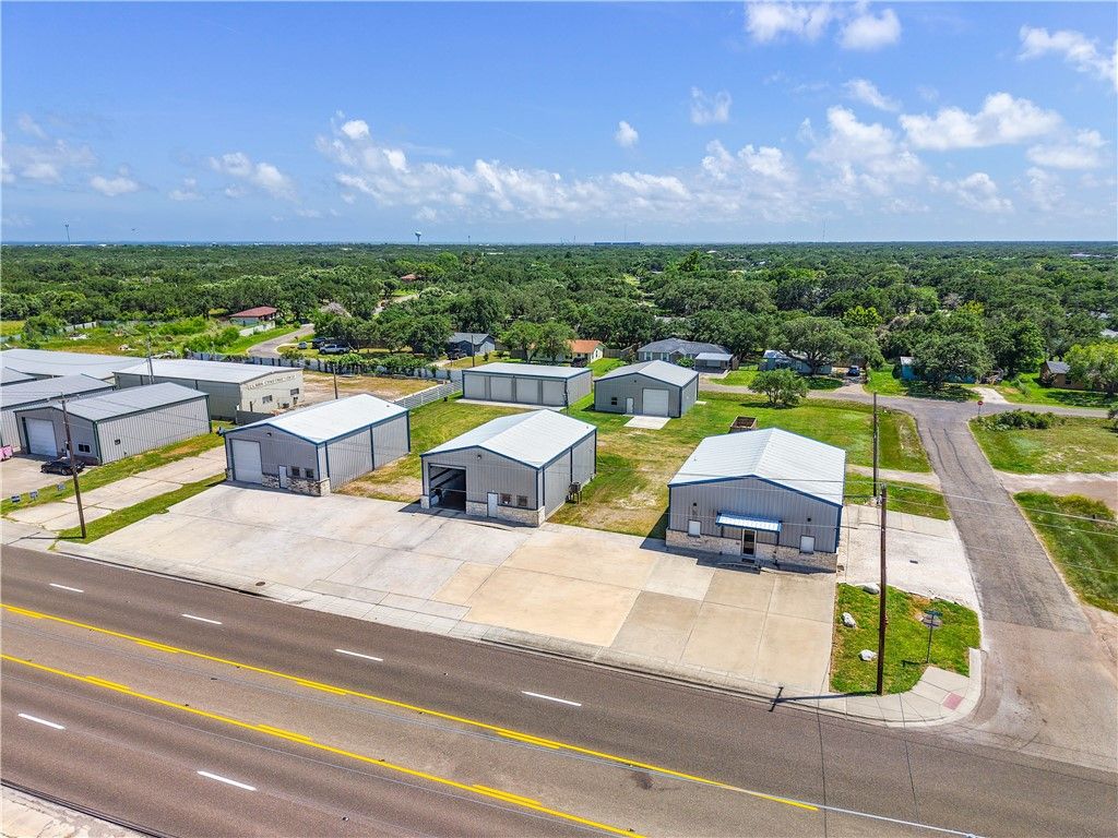 1125 W Market St, Rockport, TX 78382 — photo 4