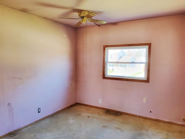 547 Redwood Road, Bolingbrook, IL 60440