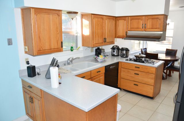 7734 Barberton Drive, Houston, TX 77036