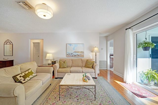 4820 NE 27 Avenue, Fort Lauderdale, FL 33308