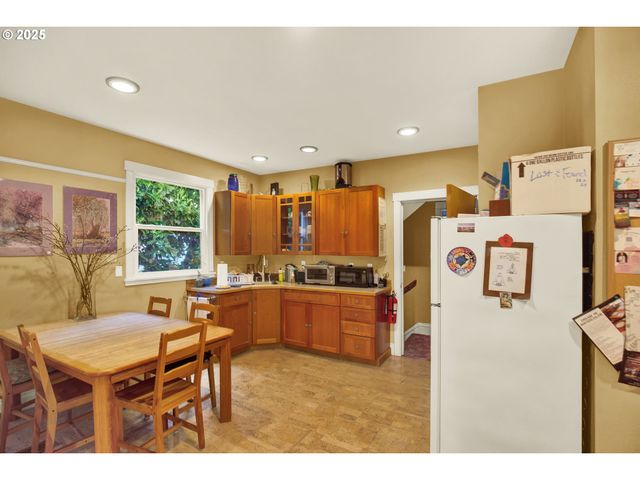 1016 Se 12TH Ave, Portland, OR 97214