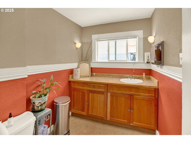 1016 Se 12TH Ave, Portland, OR 97214