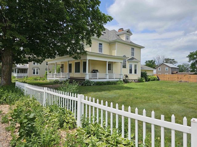 218 E MAIN STREET, Weyauwega, WI 54983
