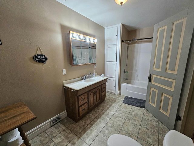 218 E MAIN STREET, Weyauwega, WI 54983