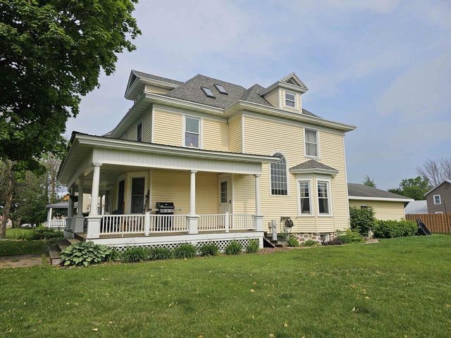 218 E MAIN STREET, Weyauwega, WI 54983