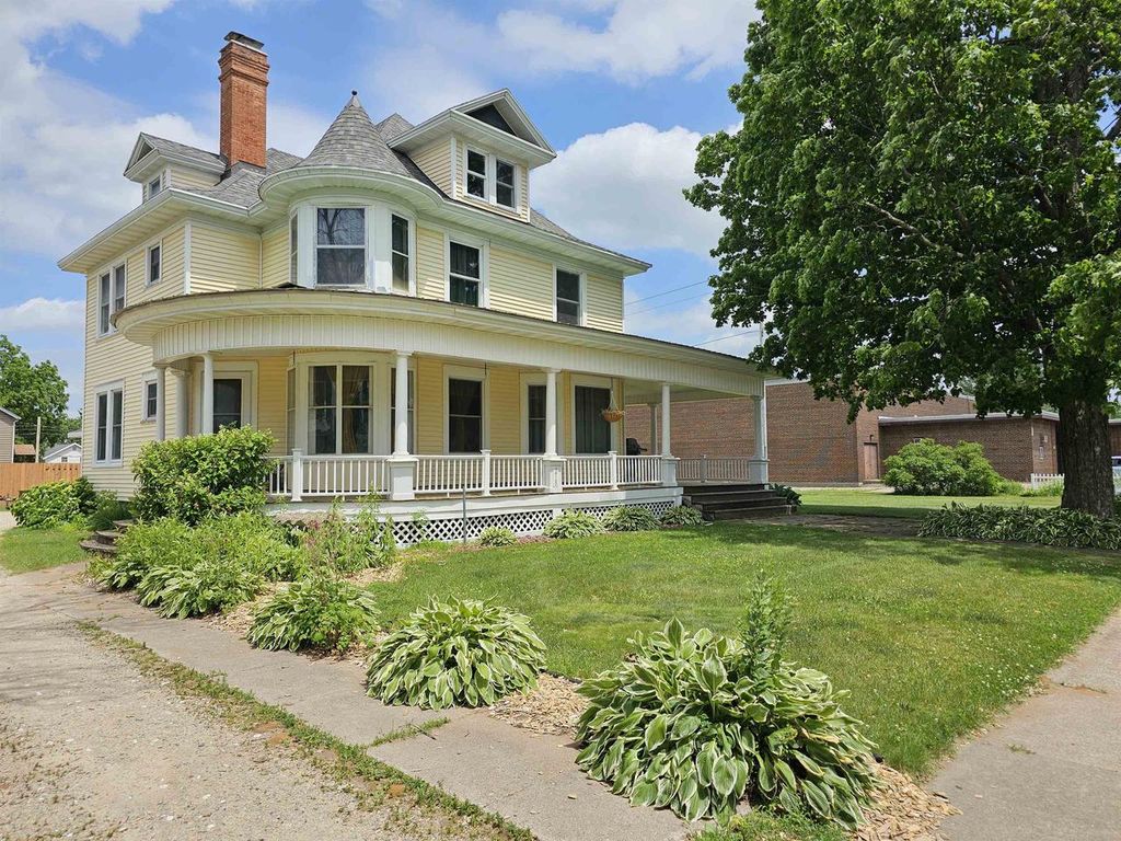218 E MAIN STREET, Weyauwega, WI 54983