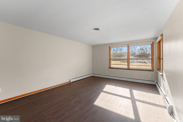 292 E PITTSFIELD ST, Pennsville, NJ 08070