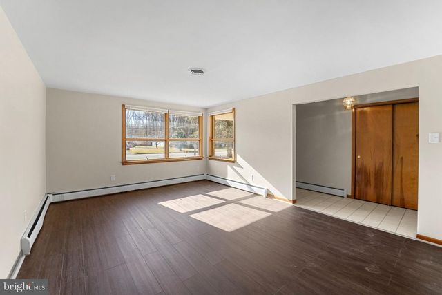 292 E PITTSFIELD ST, Pennsville, NJ 08070