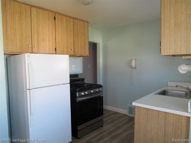 1678 Gregory Avenue, Lincoln Park, MI 48146