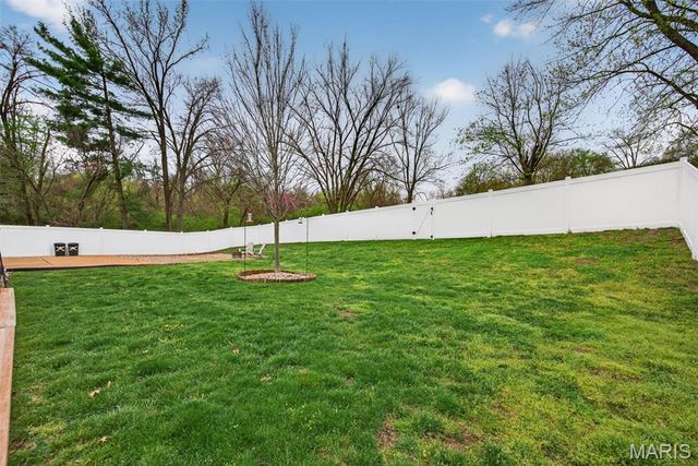 825 Dinard Drive, St Louis, MO 63021