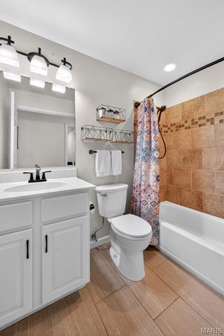 825 Dinard Drive, St Louis, MO 63021