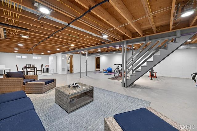 825 Dinard Drive, St Louis, MO 63021