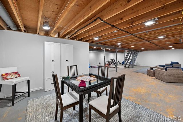 825 Dinard Drive, St Louis, MO 63021