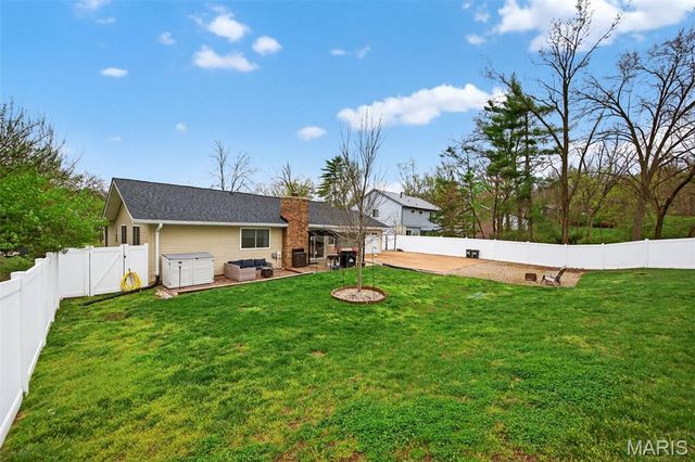 825 Dinard Drive, St Louis, MO 63021