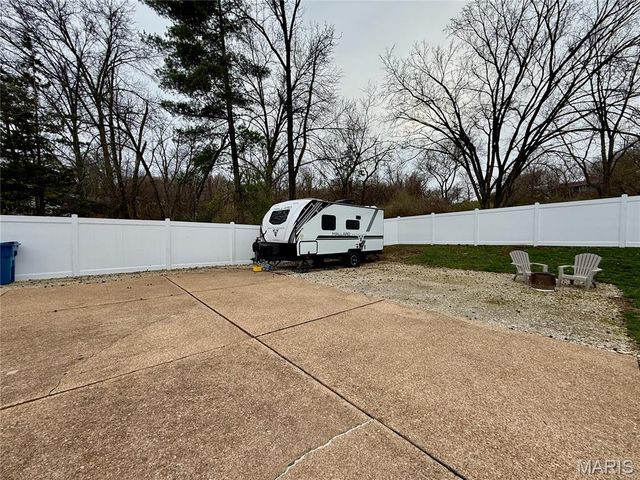 825 Dinard Drive, St Louis, MO 63021