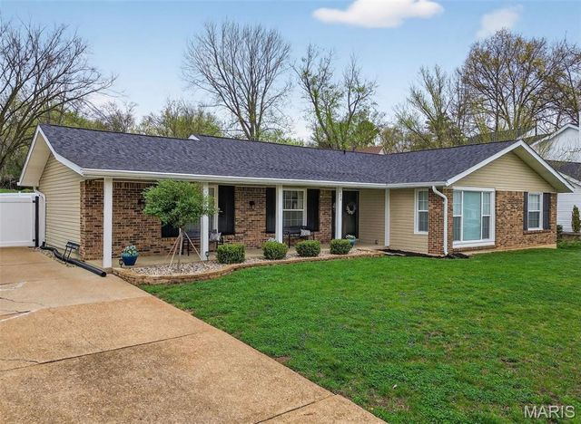 825 Dinard Drive, St Louis, MO 63021