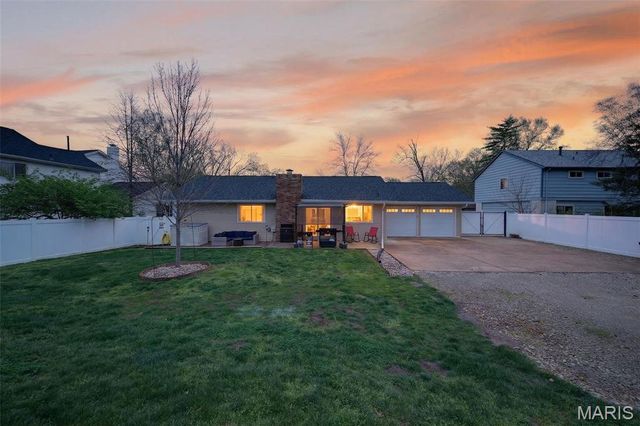 825 Dinard Drive, St Louis, MO 63021