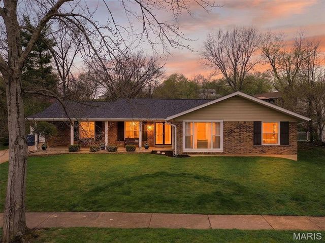 825 Dinard Drive, St Louis, MO 63021