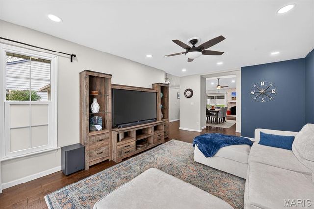 825 Dinard Drive, St Louis, MO 63021