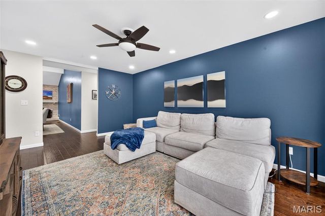 825 Dinard Drive, St Louis, MO 63021