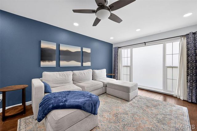 825 Dinard Drive, St Louis, MO 63021