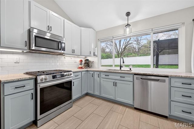 825 Dinard Drive, St Louis, MO 63021