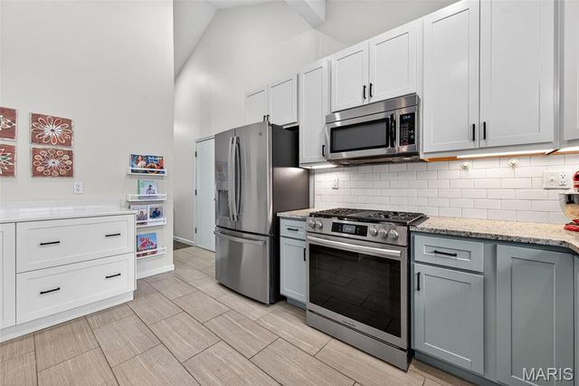 825 Dinard Drive, St Louis, MO 63021