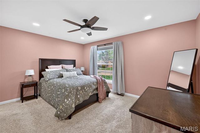 825 Dinard Drive, St Louis, MO 63021