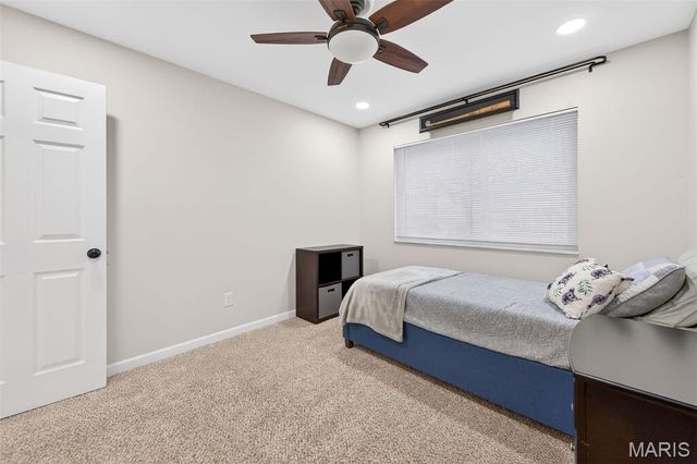 825 Dinard Drive, St Louis, MO 63021