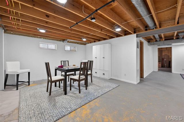 825 Dinard Drive, St Louis, MO 63021