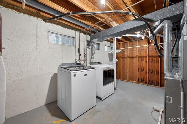 825 Dinard Drive, St Louis, MO 63021