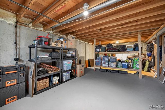 825 Dinard Drive, St Louis, MO 63021