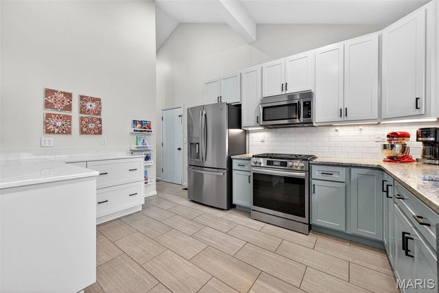 825 Dinard Drive, St Louis, MO 63021