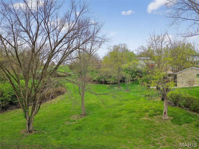 825 Dinard Drive, St Louis, MO 63021