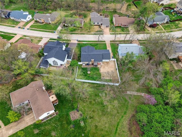 825 Dinard Drive, St Louis, MO 63021