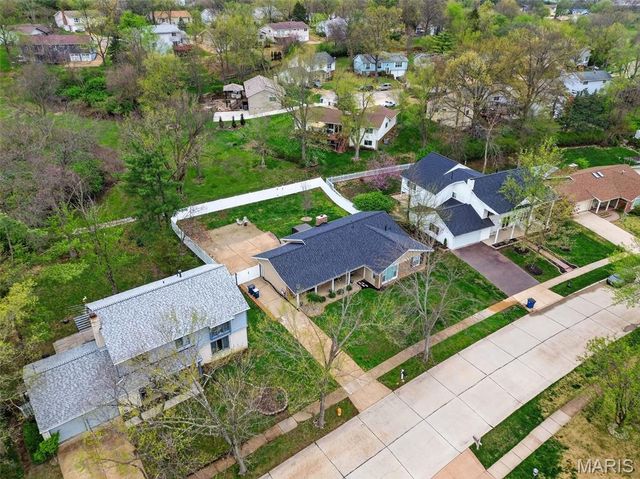 825 Dinard Drive, St Louis, MO 63021