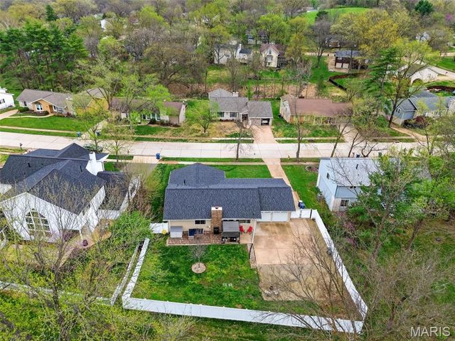 825 Dinard Drive, St Louis, MO 63021