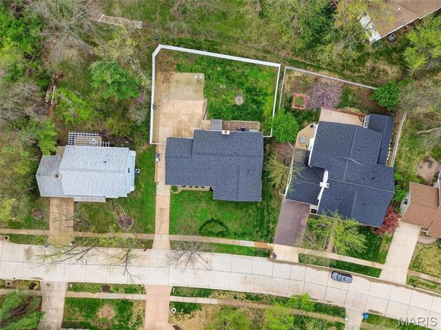 825 Dinard Drive, St Louis, MO 63021