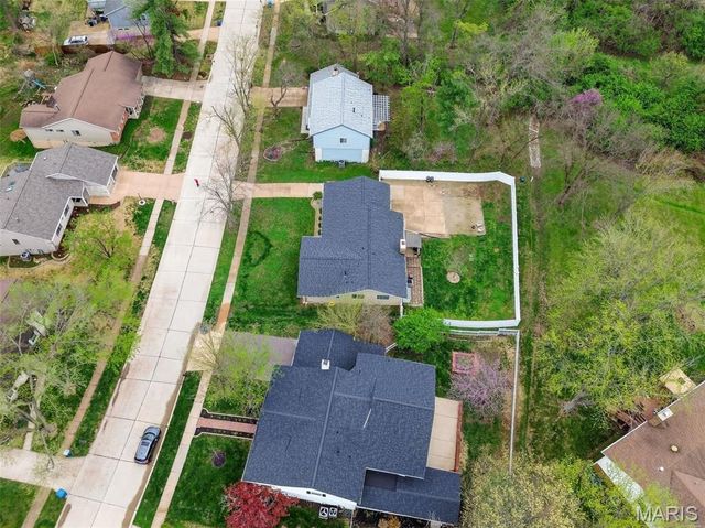 825 Dinard Drive, St Louis, MO 63021