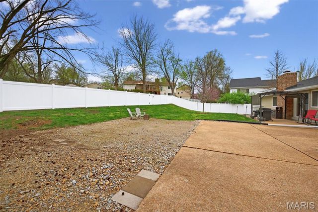 825 Dinard Drive, St Louis, MO 63021