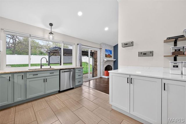 825 Dinard Drive, St Louis, MO 63021