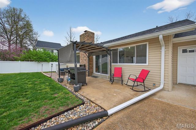 825 Dinard Drive, St Louis, MO 63021