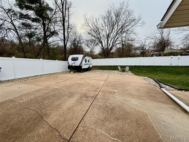 825 Dinard Drive, St Louis, MO 63021