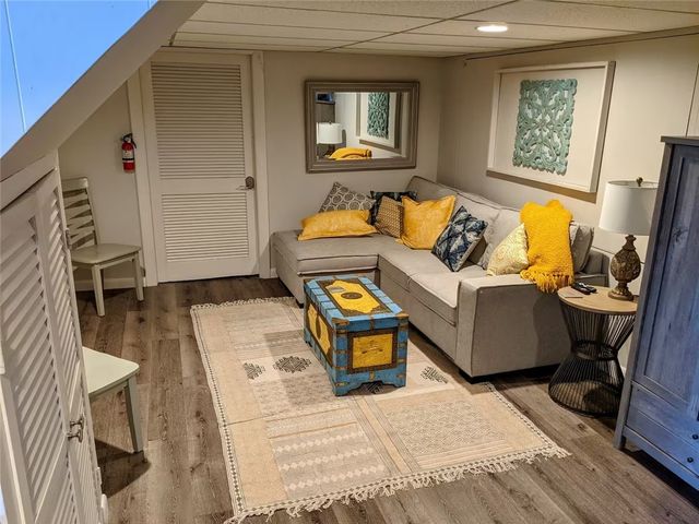 5 Restmere Terrace, Middletown, RI 02842